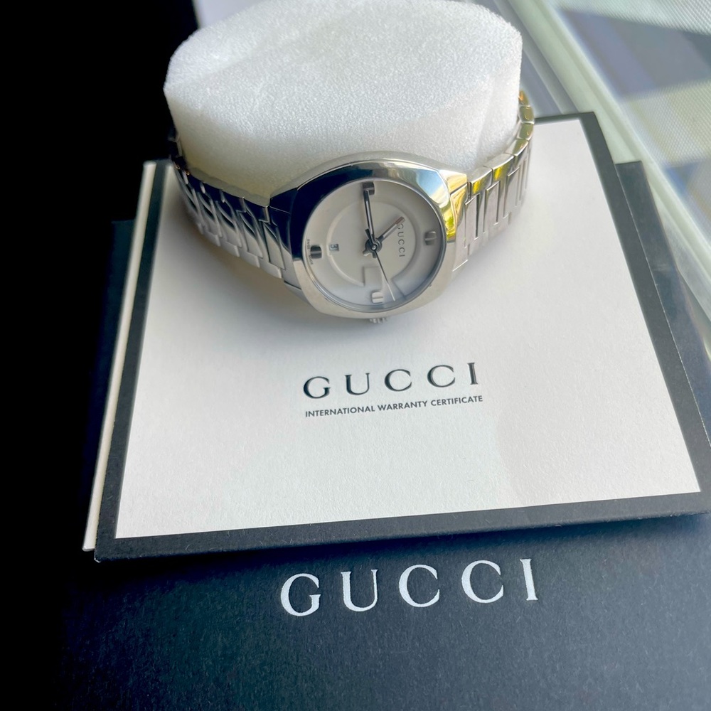 Authentic GUCCI
Stainless Steel Analog Bracelet Watch